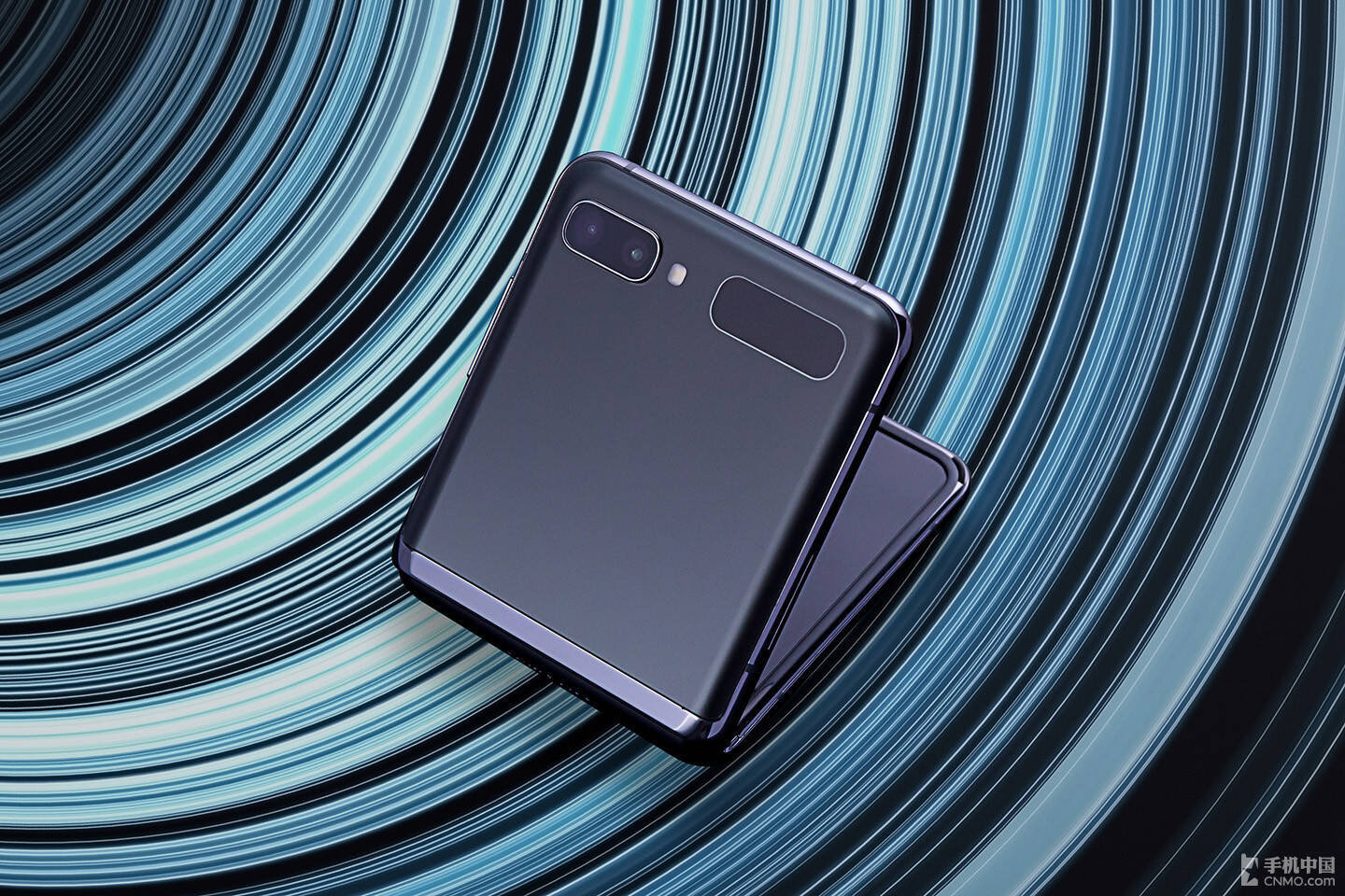 三星z flip 5g图赏 弯折之间感受科技进步的脚印__凤凰网