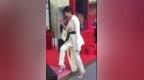 刘涛白色<em>西服</em>配<em>黑色</em>腰带出场，网友纷纷调侃：要演杨过的样子