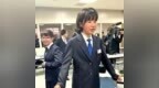 不爱水手服了？日本女学生偏爱这款<em>西装裤</em>校服(图)