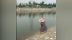 【<em>搞笑</em>钓鱼】<em>美女</em>，你确定你是在钓鱼？