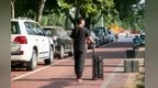 为什么国人旅游喜欢“拖行李箱”，而外国人喜欢背包？差距很大