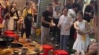 猫咪掉进火锅，烫伤9名食客！店主做法获怒赞，门店最新回应