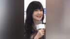 57岁周慧敏线下活动生图，本人脸上皱纹满满，牙黄手背瘦脱骨 老了