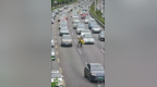 老人快速路超车道 交巡警这一举动很<em>暖</em>心