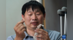 <em>图片</em>故事丨双拐蹚出创业路：陈永红与残友们的“创享工艺坊”
