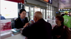 春运·小事中的改革｜车站“叫号牌”，给老人出行送上“<em>暖</em>心<em>贴</em>”