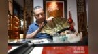 （寻味中华丨技艺）“举之一羽轻，视之九鼎兀”：福州脱胎漆器诠释反差之美