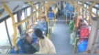 9月25日，53路公交车上发生惊险又暖心的一幕……