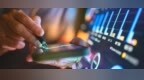 英特尔怒涨逾12%，标普500、纳指再创新高