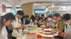在上海，他们如何与书相逢？｜新民特稿