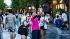 外国年轻人正把自己活成“中国人”