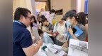 “感谢上海书展，它给我们带来了很多很多好东西”