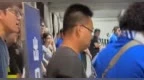 申花球迷再现离谱操作！输球后拿未成年小球迷泄愤，武磊深夜表态