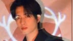 甘望星平安夜写真光影感十足 <em>黑色</em><em>西服</em>配中分发型帅气迷人