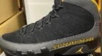 Air Jordan 9 “<em>University</em> Gold” 月底市售！实物曝光