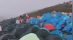 武功山山顶搭满<em>同</em><em>款</em>帐篷 <em>女</em>游客半夜上厕所回来直接迷路