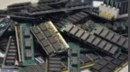 三星美光等巨头减产有效 <em>DDR</em>内存价格止住了：3个月没降价
