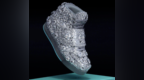 <em>Tiffany</em>推出1800克拉全钻球鞋
