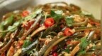 冬天吃火锅，夏天吃凉拌菜