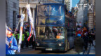 引上万民众欢呼，ATFX品牌亮相2023年伦敦金融城市长巡展！