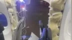 惊魂一幕：美客机窗户和机身突然“空中爆裂”