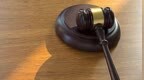 男生酒后表白失败在家坠亡，家属向多方索赔120余万