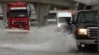 迪拜遭暴雨侵袭，当地中国公民：部分地区交通陷入瘫痪
