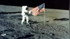 中科院地质地球所微信号转发科普文释疑美国登月，评论区还引用了郭德纲的段子