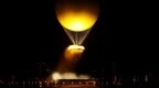 大图回顾：巴黎奥运会正式开幕，主火炬是个热气球