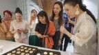 烤肉<em>月</em>团可兼得  两岸家庭学做苏式<em>月饼</em>迎中秋