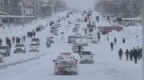 鹤岗特大暴雪后，市民：不少车埋在雪里，蔬菜水果没涨价，有的路已开始堵车