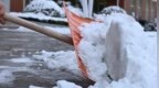 “学生不扫雪取消奖学金”，扫雪该鼓励还是强制？