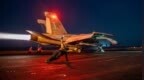 F-18红海“坠落”，美军：友军误击！胡塞：我打的！