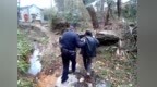 七旬老人醉倒山坡，警民暖心救助