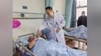 最难外科手术！他们“发丝”上雕花治愈八旬患者