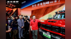 2025上海车展：BJ40增程赤兔版上海车展发布，周鸿祎喜提新车