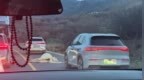 四川阿坝一匹马在公路上被撞，交警：当地属于牧区，需谨慎驾驶