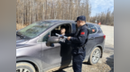 延边边境管理支队双目峰边境检查站积极服务五一期间G331沿线辖区游客
