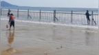 “亚洲第一滩”给大海装护栏？青岛一景区：礁石区有暗流，已设置多年