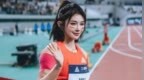 吴艳妮被搀扶离场，本人发声