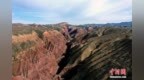 新疆昌吉百里丹霞景区“天门”景观展奇姿