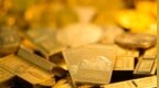 贷款追高炒黄金的人后悔了！有人一天亏6年工资，卖掉舍不得，不卖扛不住