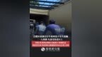 #凤观NEWS  5月14日消息，安徽合肥环巢湖自行车赛，两选手发生接触，一人摔倒，头部受伤进<em>ICU</em>，医院：伤者目前仍在<em>ICU</em>接受救治；事故发生时，伤者的行驶速度约为56公里/小时。#骑行 #安全 #