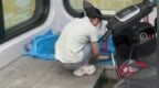 病重老人死在银行，知情人：家属未将病情告知农行
