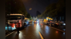 凌晨探访暴雨后的武汉：工作人员连夜清理退水路段