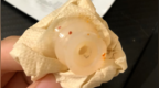 消费者反映小面筋吃出异物，网友称疑似包装机开袋吸盘，卫龙客服：工厂正在排查
