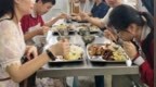 高中家长因拒绝陪餐和监考被“怼”？人民日报：家校共育，责任边界要厘清