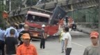 四川一货车撞塌企业专用铁路桥，交警通报