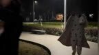 男子质问女子遛狗为何不牵绳被打耳光：警方拟刑事立案，但后来取保候审