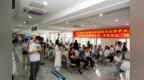 高考生再掀“摘镜热”，南京医科大学眼科医院迎来激光近视手术潮